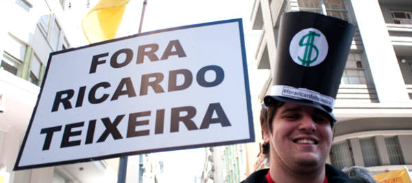 Ato em Porto Alegre pede a saída de Ricardo Teixeira